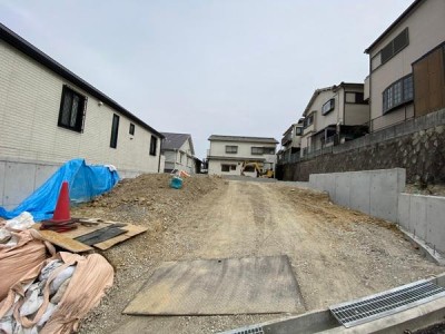 この街の住まいの事なら、センチュリー21 オオトリーハウスにお任せください!一戸建て・中古一戸建て・マンション・土地の情報は当社まで ■年内入居可!
■トイレ2ヶ所完備
■駐車スペース2台 ハイルーフ車も可!!