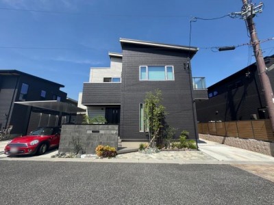 この街の住まいの事なら、センチュリー21　オオトリーハウスにお任せください！一戸建て・中古一戸建て・マンション・土地の情報は当社まで 売電月平均15,000円 / 一条工務店施工 / 全館床暖房 / 駐車2台 / 庭付き角地 / 吹抜け20帖LDK / 築浅 / 美観 / オール電化