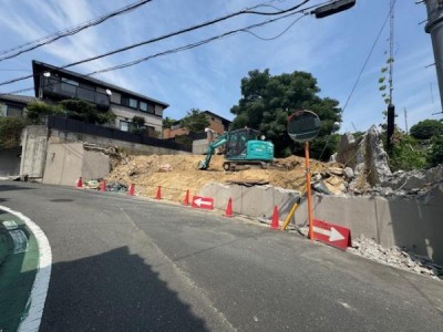 この街の住まいのご相談は、信頼度地域No.1のプロフェッショナル<br>センチュリー21オオトリーハウスにお任せ下さい。 ■2沿線利用可能でアクセス良好！
■建築条件なし！
■お好きなハウスメーカー・工務店で建築可能！