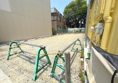 この街の住まいのご相談は、信頼度地域No.1のプロフェッショナル<br>センチュリー21オオトリーハウスにお任せ下さい。 □建築条件なし
□お好きなハウスメーカー・工務店で建築可能
□南東向きにつき、日当たり良好