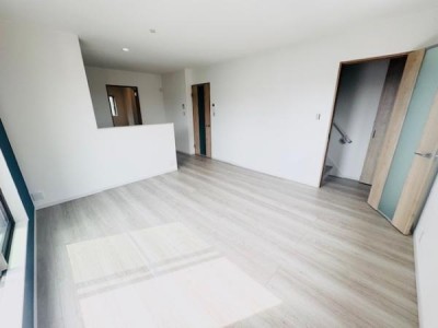 この街の住まいのご相談は、信頼度地域No.1のプロフェッショナル<br>センチュリー21オオトリーハウスにお任せ下さい。 ■吹田市片山町・新築戸建♪
■2階に水廻りがそろっており、利便性がいい！！