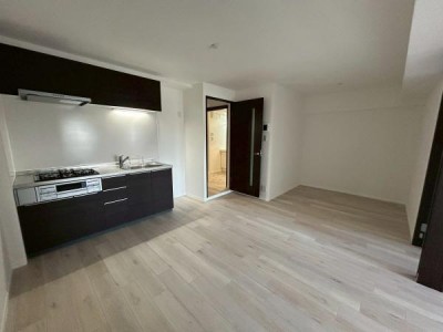 この街の住まいのご相談は、信頼度地域No.1のプロフェッショナル<br>センチュリー21オオトリーハウスにお任せ下さい。 飲食店などの周辺設備が豊富なエリアです♪
江坂駅大阪メトロ御堂筋線・北大阪急行南北線が徒歩6分の近さ☆
