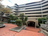 この街の住まいの事なら、センチュリー21　オオトリーハウスにお任せください！一戸建て・中古一戸建て・マンション・土地の情報は当社まで 閑静な住宅地でのびのび子育て　南向き専用庭有り　
ご家族の会話がはずむ、開放的なＬＤＫ
