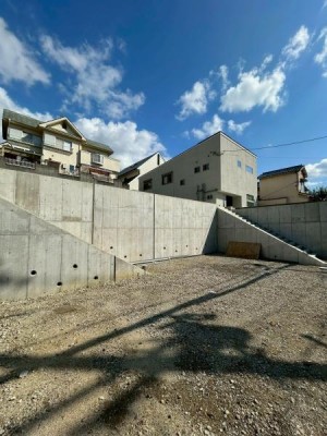 この街の住まいのご相談は、信頼度地域No.1のプロフェッショナル<br>センチュリー21オオトリーハウスにお任せ下さい。 お好きなハウスメーカーで建築可能！！
病院やスーパーが近くにあるため日常生活が便利ですね♪