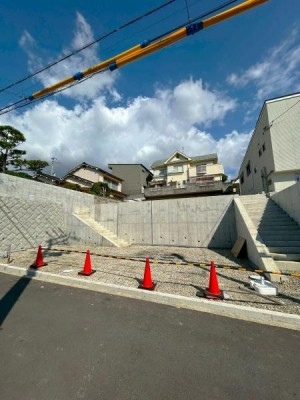 この街の住まいのご相談は、信頼度地域No.1のプロフェッショナル<br>センチュリー21オオトリーハウスにお任せ下さい。 お好きなハウスメーカーで建築可能！！
病院やスーパーが近くにあるため日常生活が便利ですね♪