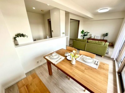 この街の住まいの事なら、センチュリー21　オオトリーハウスにお任せください！一戸建て・中古一戸建て・マンション・土地の情報は当社まで 令和2年　室内リフォーム済み
全室クロス張替　全室フローリング張替　システムキッチン新調　ユニットバス新調　洗面化粧台新調
トイレ新調　建具新調　他