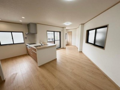 この街の住まいのご相談は、信頼度地域No.1のプロフェッショナル<br>センチュリー21オオトリーハウスにお任せ下さい。 令和8年2月　室内全面リフォーム済
月々70,774円～