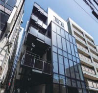 □駅徒歩2分・複数路線利用可能
□商業施設充実のエリアに位置する1棟店舗・事務所ビル
□モノトーンでスタイリッシュなファサード