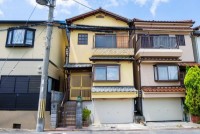 この街の住まいのご相談は、信頼度地域No.1のプロフェッショナル<br>センチュリー21オオトリーハウスにお任せ下さい。 ■新駅まで徒歩約14分♪ 2023年開業予定 北大阪急行「箕面萱野」■ナチュラルな木肌の風合いが人気の杉の無垢フローリングを採用