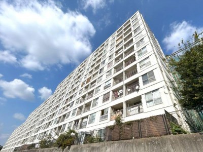 この街の住まいのご相談は、信頼度地域No.1のプロフェッショナル<br>センチュリー21オオトリーハウスにお任せ下さい。 10階角部屋につき眺望通風良好です♪角部屋＋上階バルコニーにつき生活音が低減されます♪