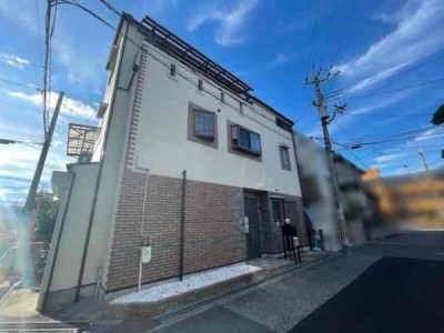 この街の住まいのご相談は、信頼度地域No.1のプロフェッショナル<br>センチュリー21オオトリーハウスにお任せ下さい。 ■角地につき、日当たり良好◎
■カースペース1台有り♪
■全居室収納スペース完備◎