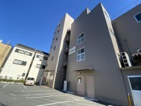 ■駅近なので人の流れ多いです。
■近くにパーキングあります。
■エレベーター完備♪
■共用給湯室あり！
■お気軽にご相談ください！！
■駅近！JR東海道本線「高槻駅」徒歩約5分！
■2沿線利用でアクセス良好♪
■コンビニまで約3分！